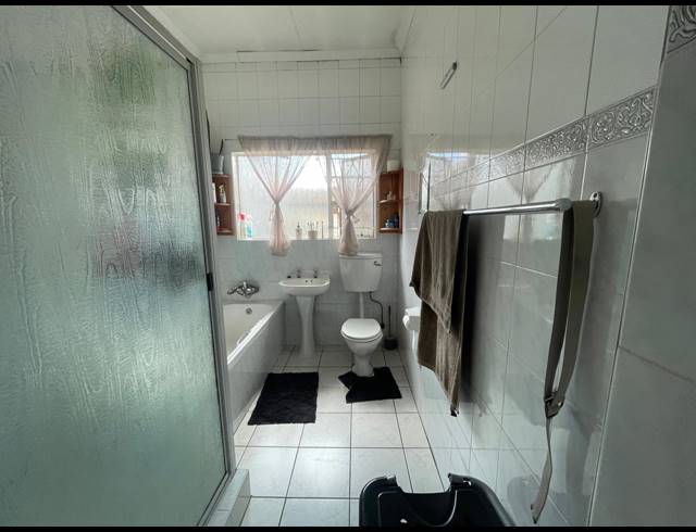 3 BEDROOM HOUSE FOR SALE IN FLORENTIA